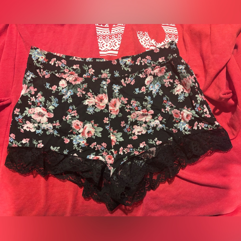 Floral lace shorts